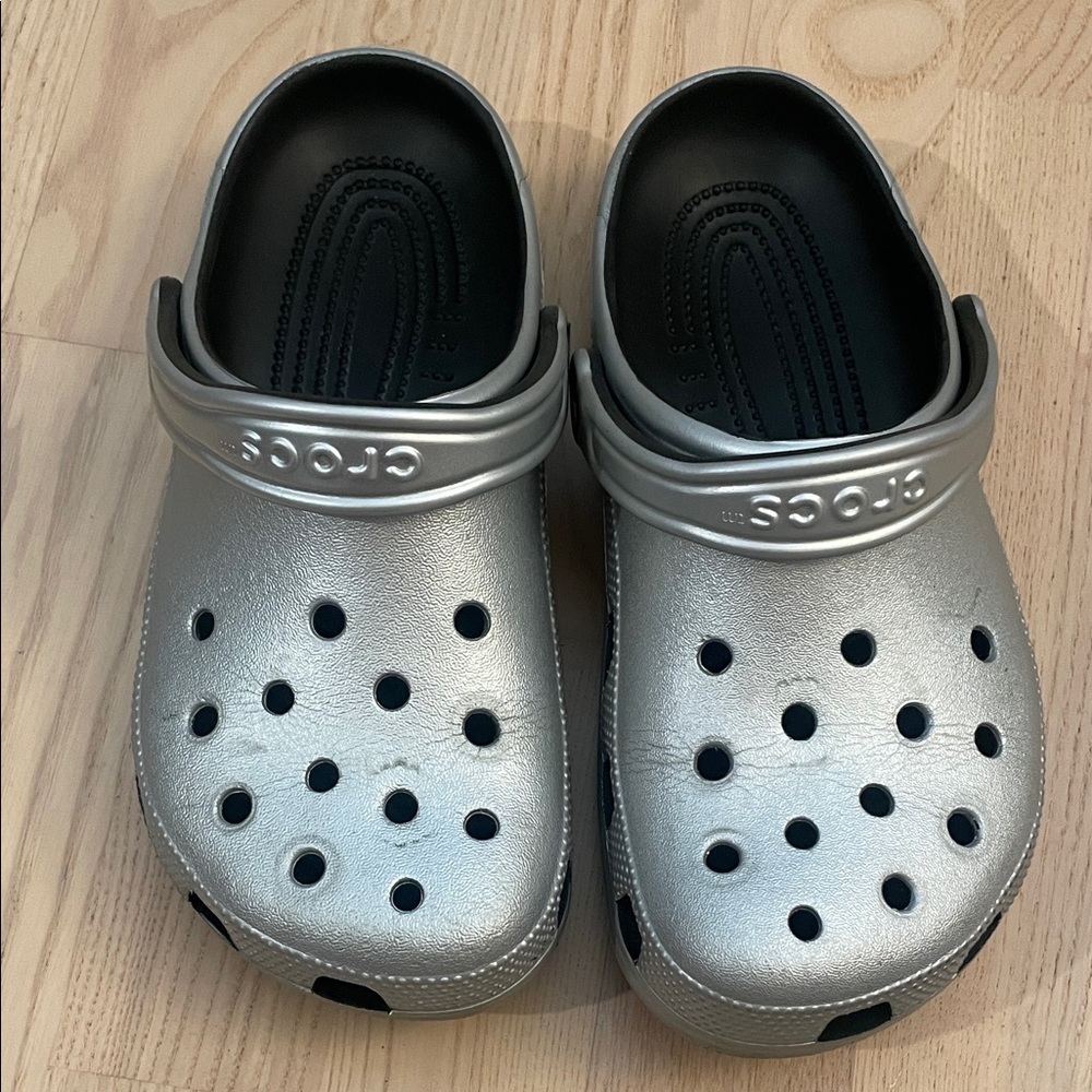 CROCS Kids Metallic Silver Clogs
